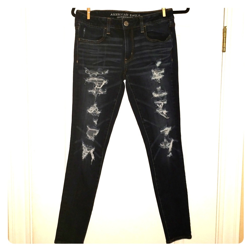 American Eagle distressed super stretch